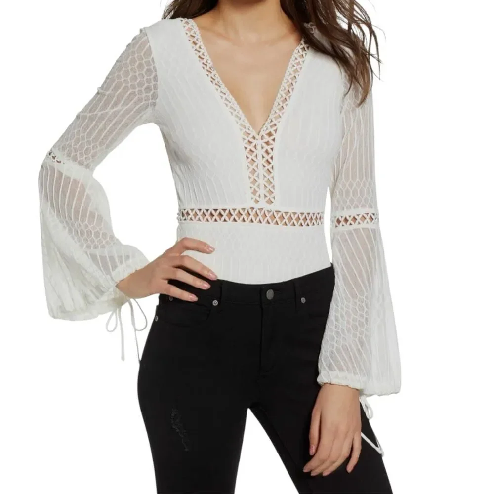 Tiger Mist Alaska White Crochet Lace Bell Sleeve Bodysuit – NWT Size M